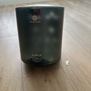 Georgia-Pacific SofPull Paper Towel Dispenser
